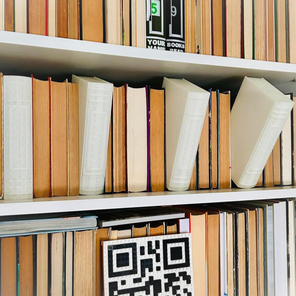 Šviestuvas „KNYGA“ Jūsų bibliotekai 